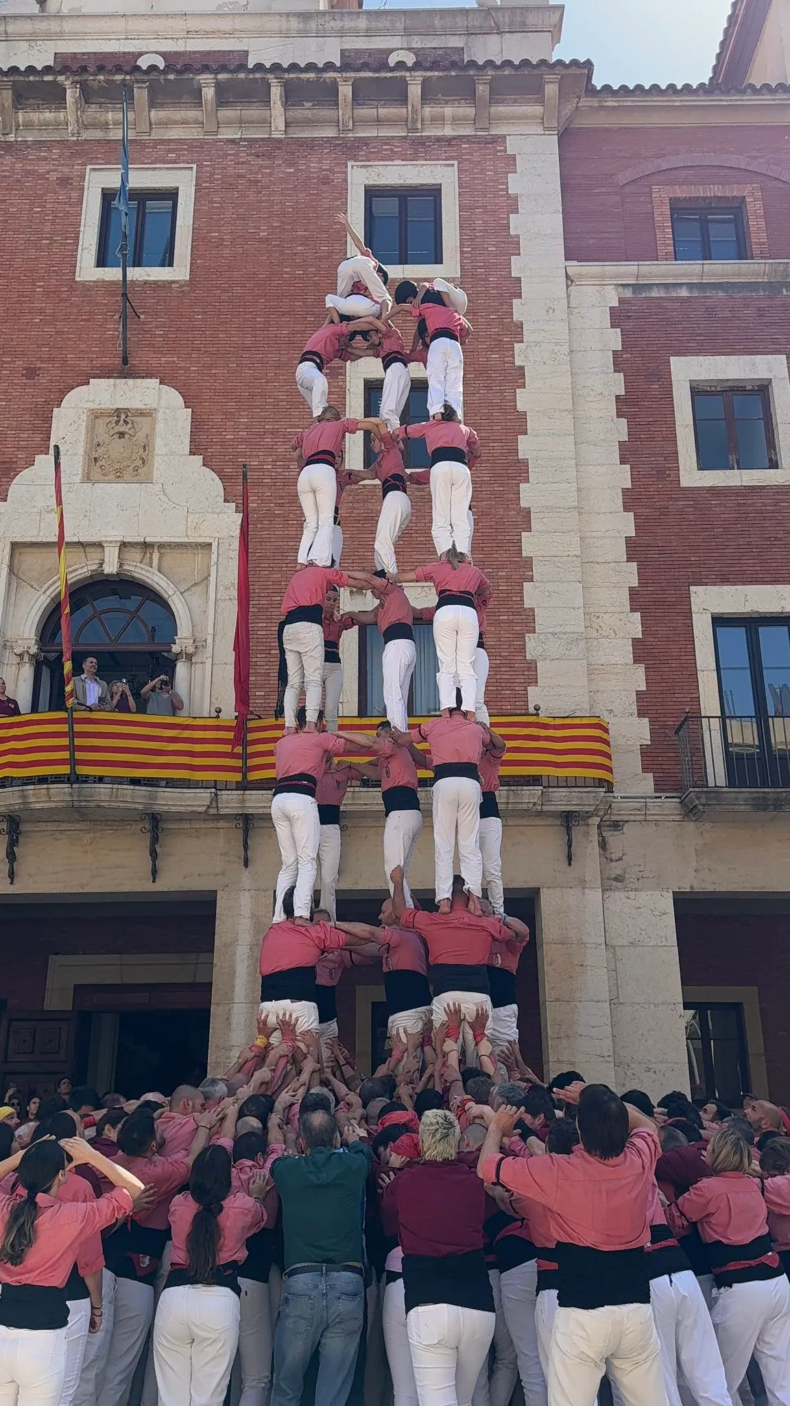 Primera catedral rosada de l'any a Tortosa