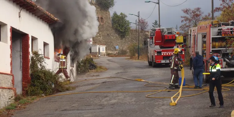 Incendis a la caserna de Castellciutat i al centre de la Seu