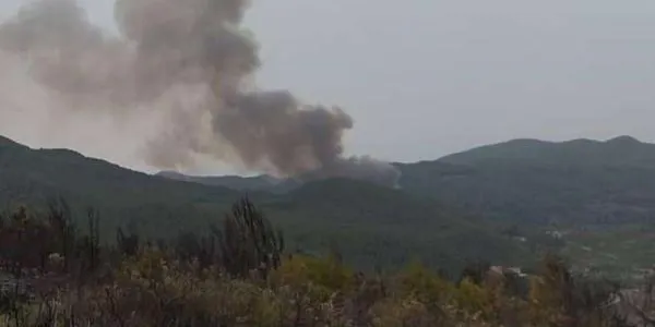 Un nou incendi obliga a mobilitzar un ampli dispositiu dels Bombers a Aiguamúrcia