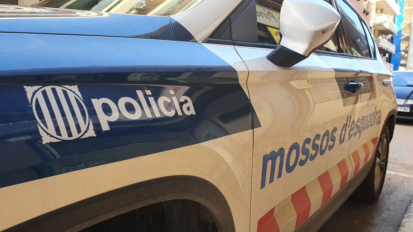 Els Mossos d'Esquadra detenen dues dones per dos furts i dues estafes bancàries a l'Alt Maresme