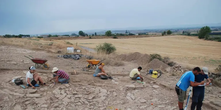 Impulsen dues activitats per descobrir la Necròpolis d'Alemanara