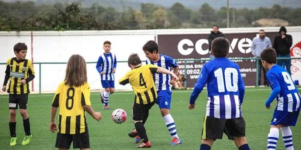 Jornada de portes obertes a l’Escola de Futbol del CE Altafulla