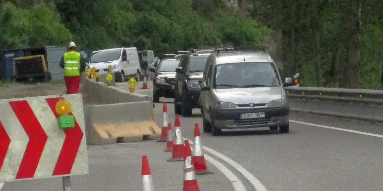 Talls a la N-260 al terme d'Estamariu durant un mes i mig