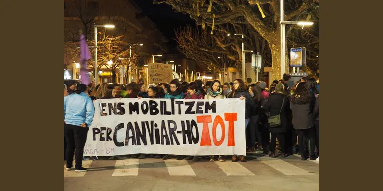 Una concorreguda manifestació culmina els actes a la Seu de la Vaga Feminista