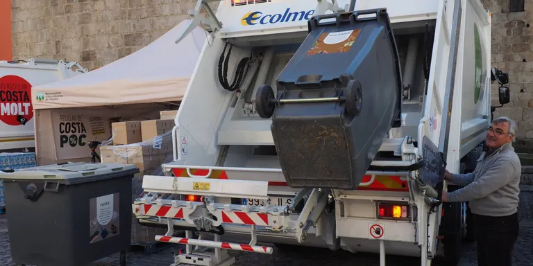 La Mancomunitat d'Escombraries de l'Urgellet estrena sis nous camions de recollida