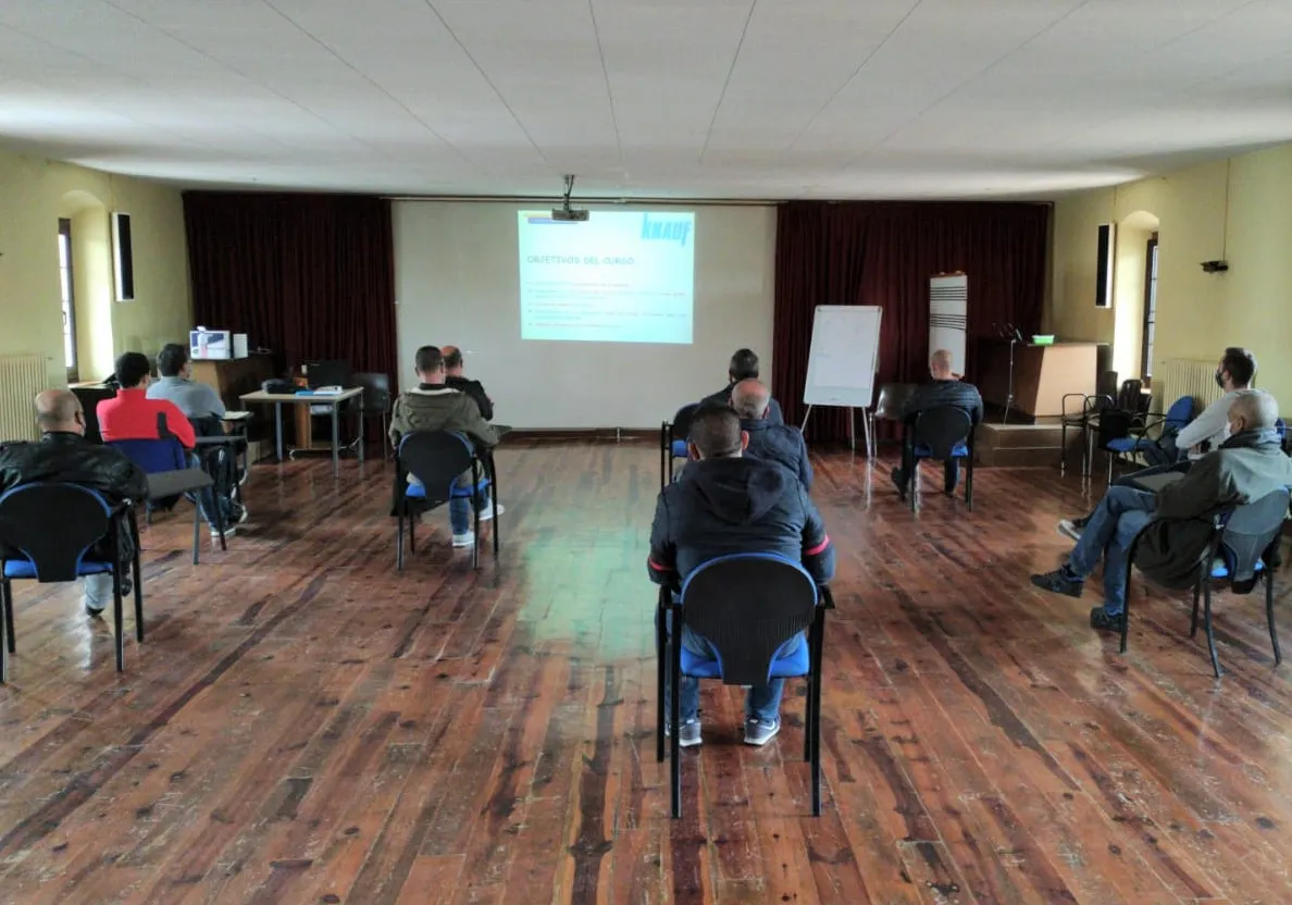 Més de la meitat de les persones ateses pel Servei Connectem de l'Agència durant el 2020 han trobat feina