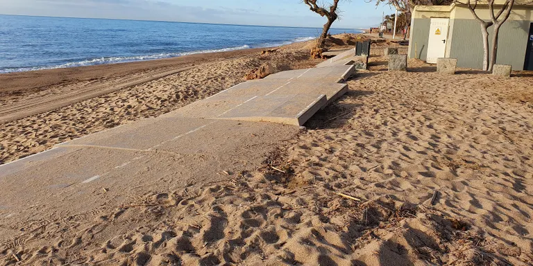 Pineda aposta per un passeig marítim més naturalitzat i sense un carril bici de ciment