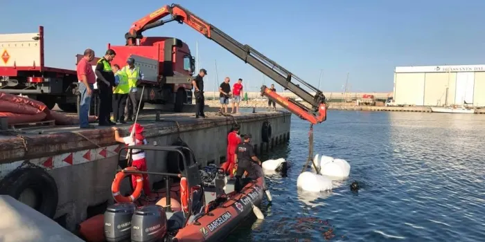 Rescaten un home que s'havia llençat amb un cotxe a l'aigua del Port