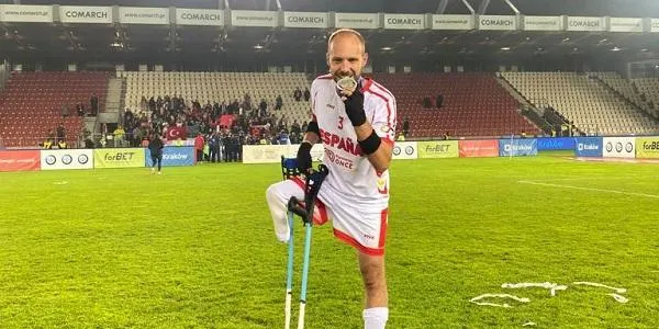 Joan Bargués rep la convocatòria de la Selecció Espanyola per preparar el Mundial de futbol per amputats
