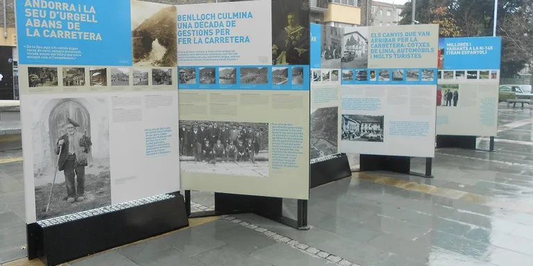 Exposició a la plaça de les Monges sobre els 100 anys de la carretera la Seu-Andorra