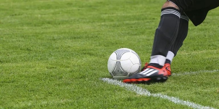 Les competicions base i amateur de futbol podrien tornar al març