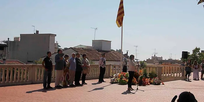 La balconada del Xifrés s’omple en l’acte de la Diada a Arenys