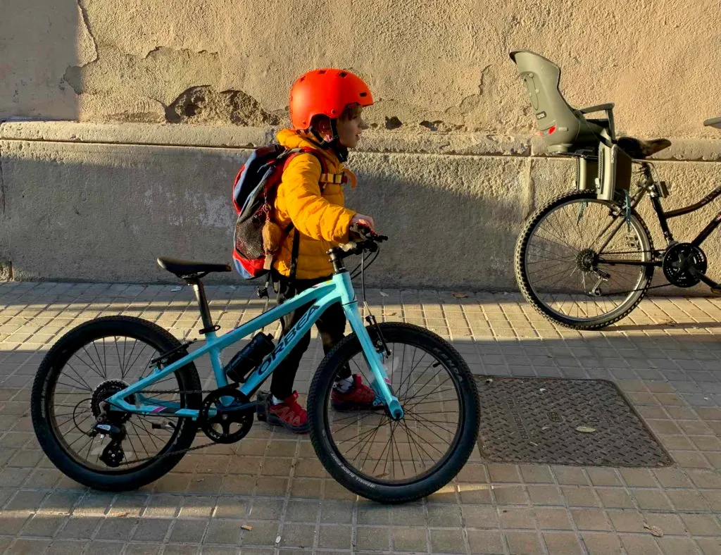 Les associacions de famílies de les escoles públiques de Caldes munten una pedalada per preparar la posada en marxa del bicibus