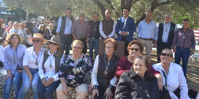 Inaugurat un monòlit commemoratiu dels 35 anys de la Hermandad del Roció