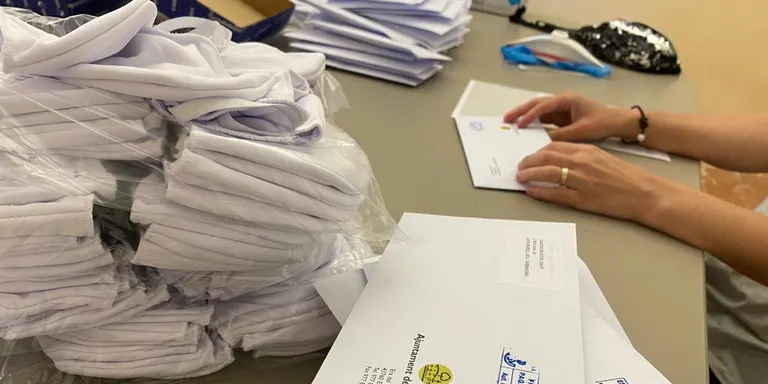 L'Ajuntament respon i assegura que les mascaretes compleixen amb els requisits necessaris