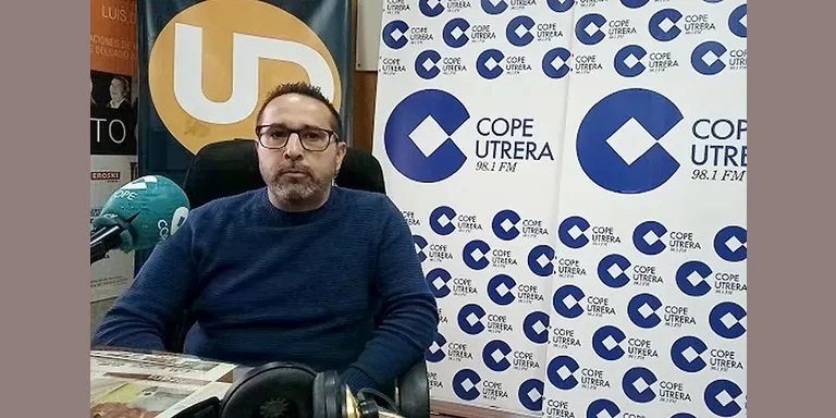 El utrerano Jesús Doblado presenta su primera novela en COPE Utrera (98.1 FM)