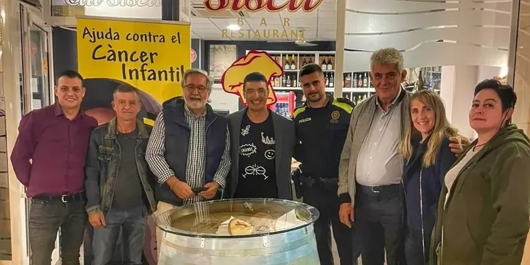 Casa Mariol fa entrega d’una bota subhastada durant el Festival del Vi al Restaurant Cal Siscu