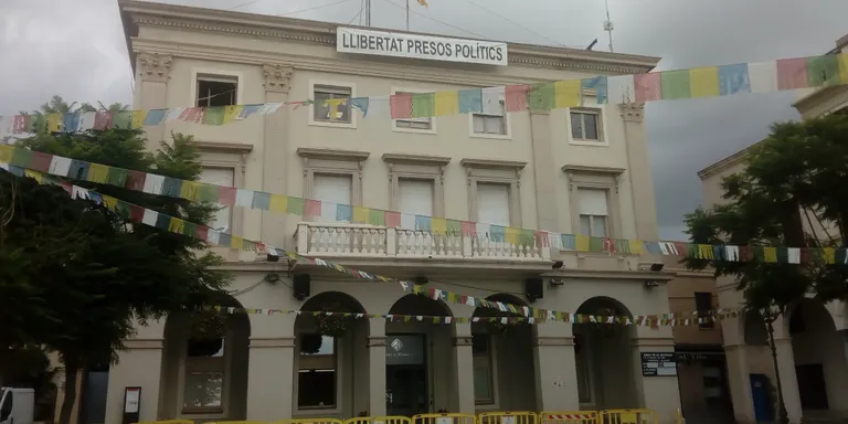 Ciutadans presenta una queixa a la Junta Electoral per la pancarta “Llibertat presos polítics” penjada a l’edifici de l’Ajuntament