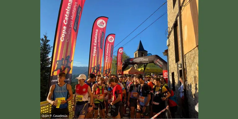 Anna Fernàndez (GE Oliana) i Josep Pagès (CE Maçanetenc), guanyadors de la cursa de 23 km de la Trobada d'Aristot