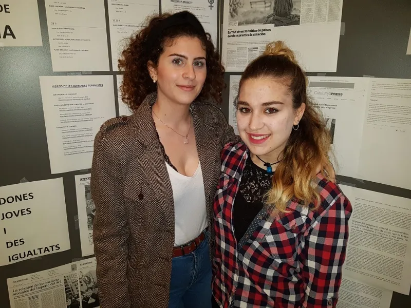 Noèlia Ventura i Estela López, del grup de noies feministes de Rubí