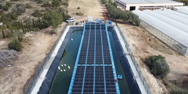Instal·len en una empresa de la Riera de Gaià la primera planta fotovoltaica flotant de Catalunya