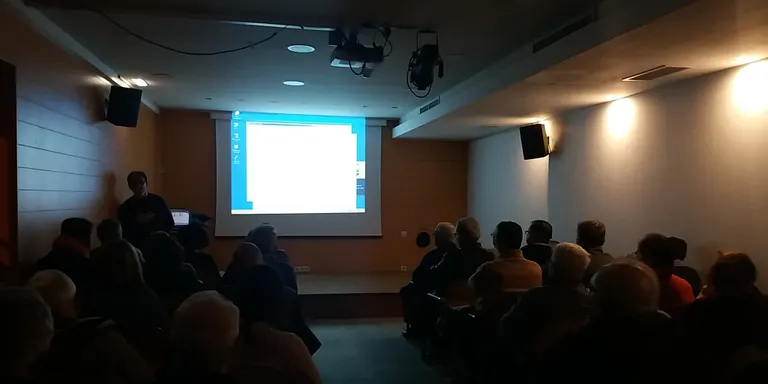 Reunió a Can Comas per explicar el nou procediment per justificar les subvencions