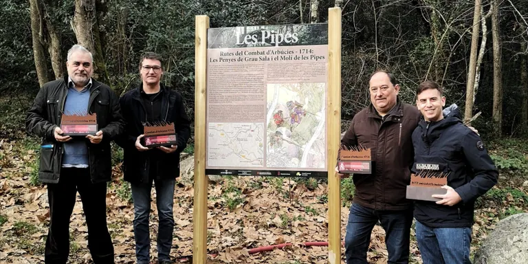 L’Ajuntament d’Arbúcies inaugura una nova placa de la ruta del Combat d’Arbúcies