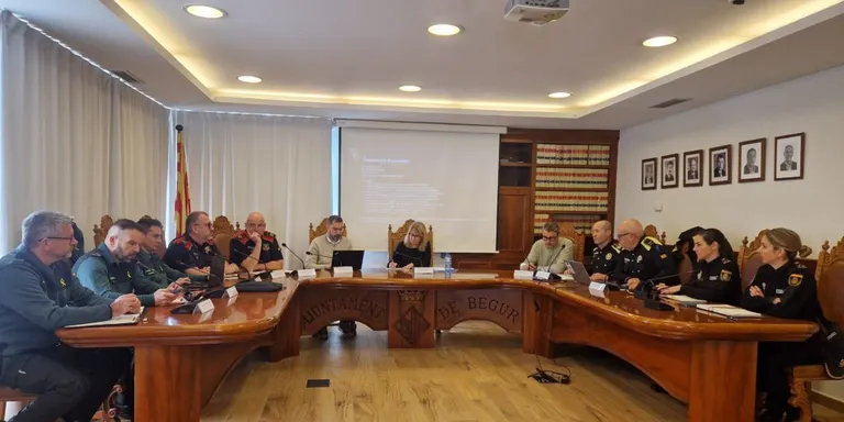 Begur reforça la coordinació policial per preparar la temporada d’estiu