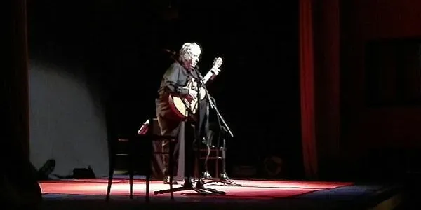 Paco Ibáñez omple el Casal La Violeta d'Altafulla amb un emotiu concert marcat per la reivindicació social i política