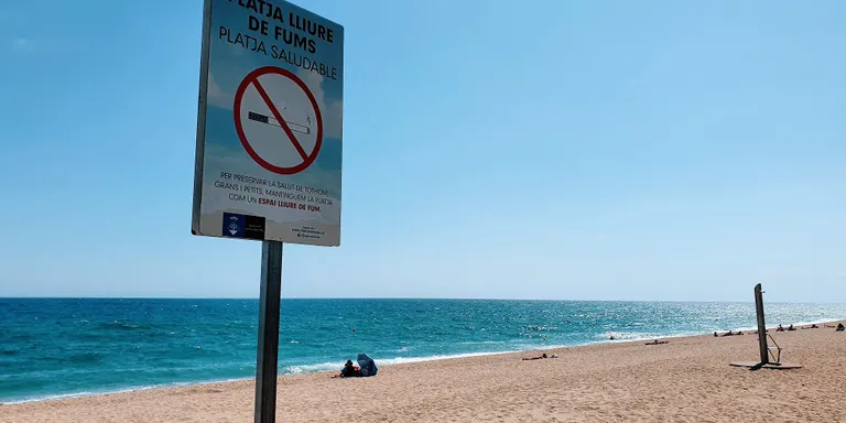 Pineda presenta la platja lliure de fums