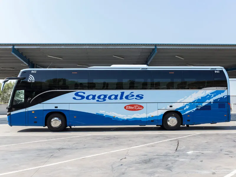Un jove viatja 15 minuts al maleter d’un autobús Sagalés en quedar-se tancat quan volia agafar l’equipatge