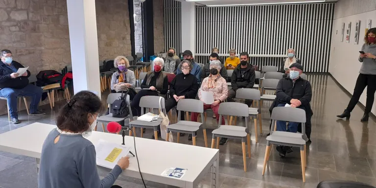 Un concurs de disseny gràfic dona el tret de sortida als aniversaris de Solsona FM, que compleix 20 anys el 2025, i la Biblioteca Carles Morató en fa 10
