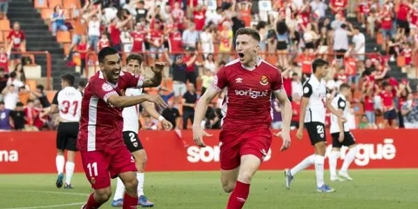 El Nàstic i el Nou Estadi van agafats de la mà per batre el Sevilla Atlético i dependre de si mateixos per jugar la promoció