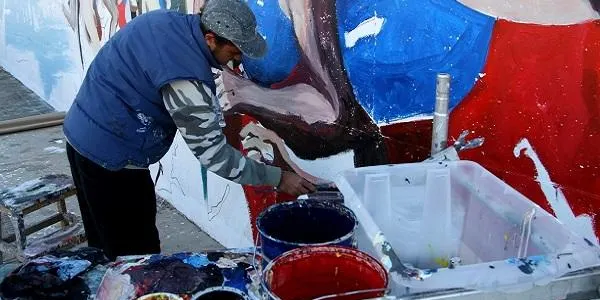 Pintures murals amb imatges dels Jocs Mediterranis Tarragona 2018 decoren l’exterior de l’escola La Portalada d’Altafulla