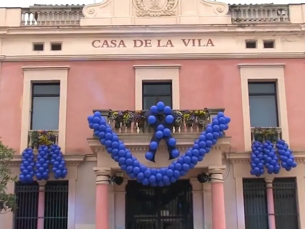 L' Ajuntament es tenyeix de blau pel Dia Internacional de Conscienciació sobre l'Autisme