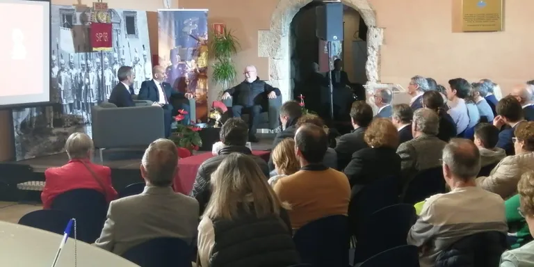 Pere Font recorda la seva etapa al capdavant dels Armats durant la presentació de l'Opuscle