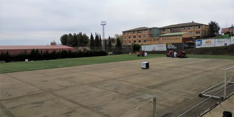 Dilluns començaran les obres de col·locació de la gespa al camp de futbol