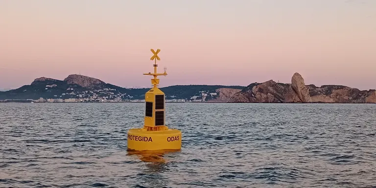 Instal·len més boies oceanogràfiques per millorar el coneixement marí als parcs naturals de l'Empordà