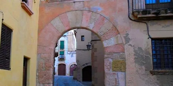Es talla el pas de vianants l'entorn de l'arc de l'Alberg Casa Gran d'Altafulla, aquest dimecres i fins a nou avís