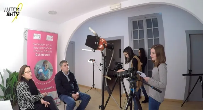 Eva Julià durant el procés de gravació del documental "Lluitem Junts" ( Foto: Facebook 'Lluitem