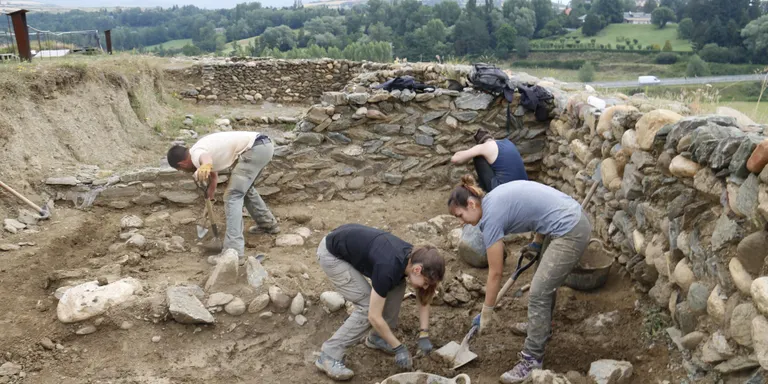 Les noves excavacions al Castellot de Bolvir aprofundeixen en la fase romana del jaciment