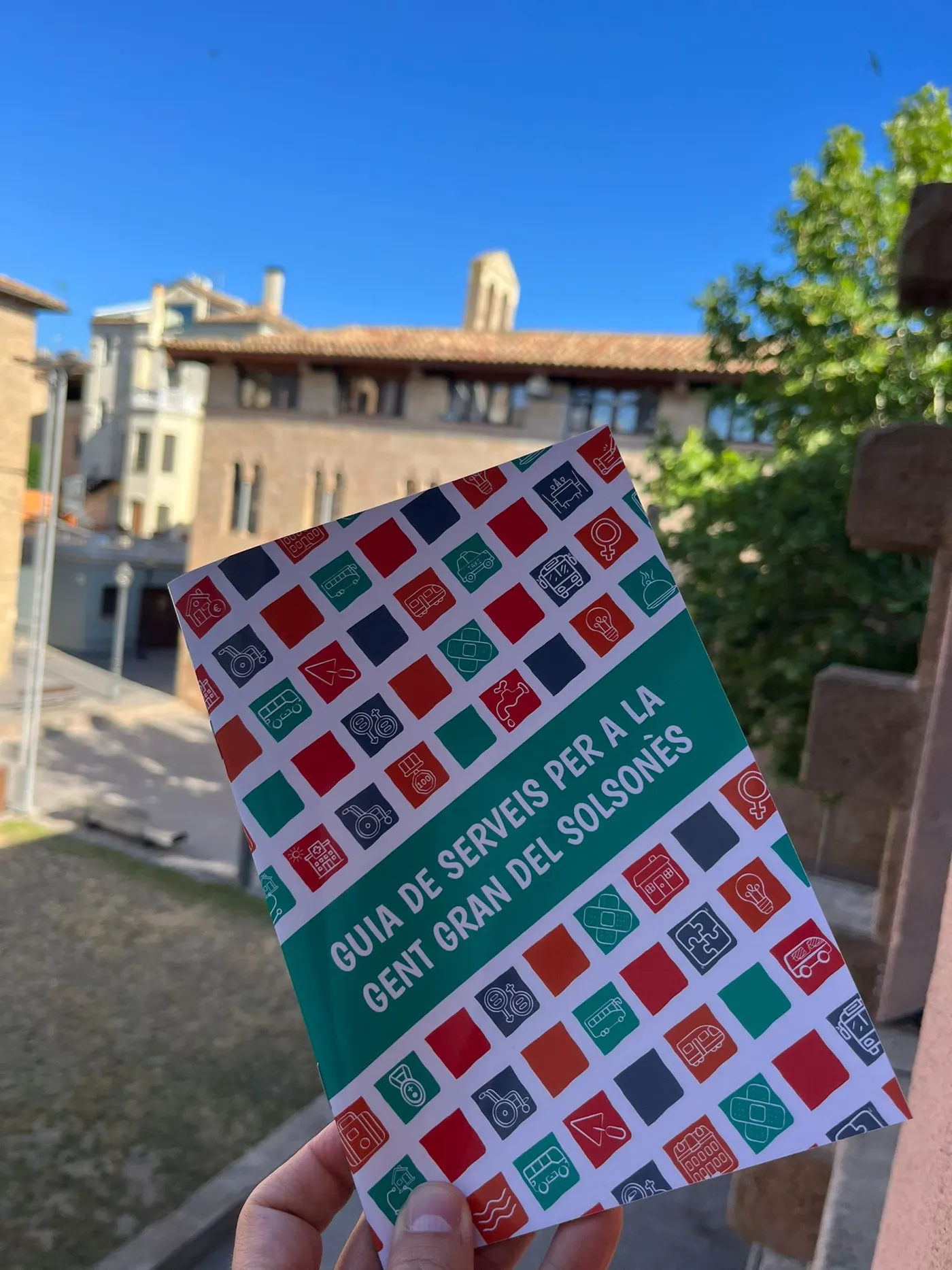 El Consell Comarcal comença a distribuir la nova Guia de Serveis de la Gent Gran del Solsonès