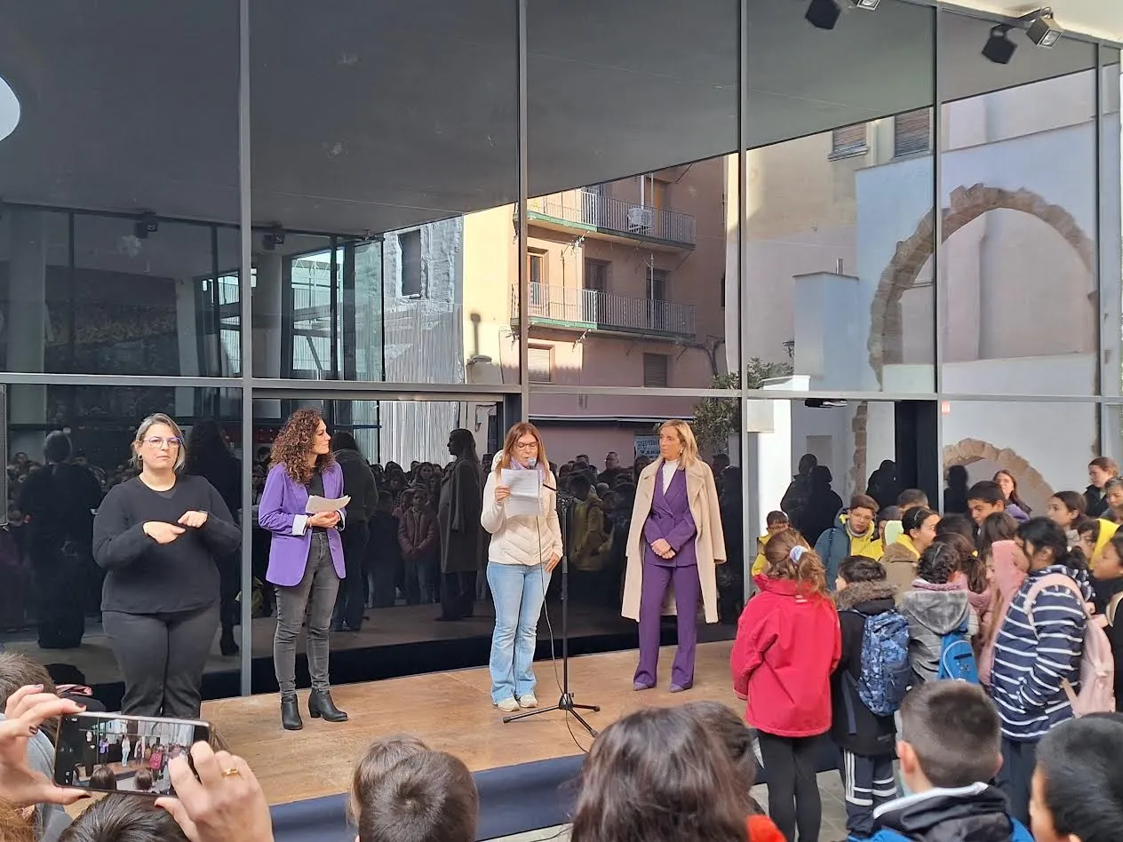 Valls commemora el 25-N