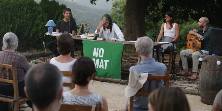 L'espectacle 'Xilema' de Perejaume aplega artistes, polítics i societat en contra del nou ramal de la MAT a la Selva