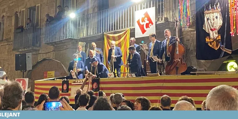 COBLEJANT: El fenomen sardanista de Banyoles, 2.600 bengales per la COCO