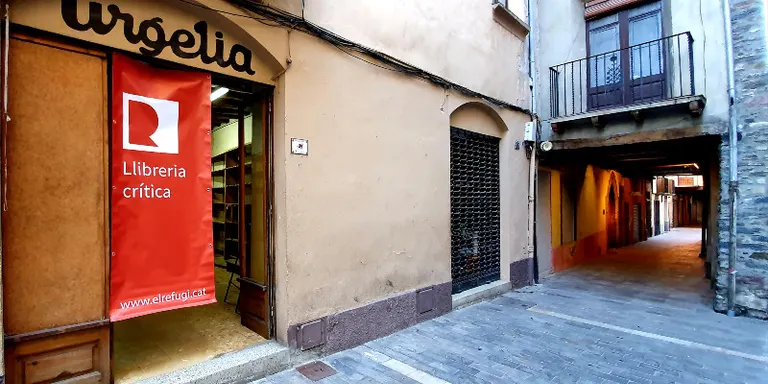 Jornada de portes obertes a la nova llibreria crítica El Refugi