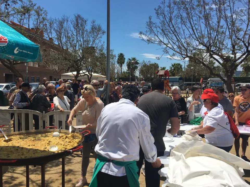 La Creu Roja recull 1.225 amb la paella solidària a Pineda