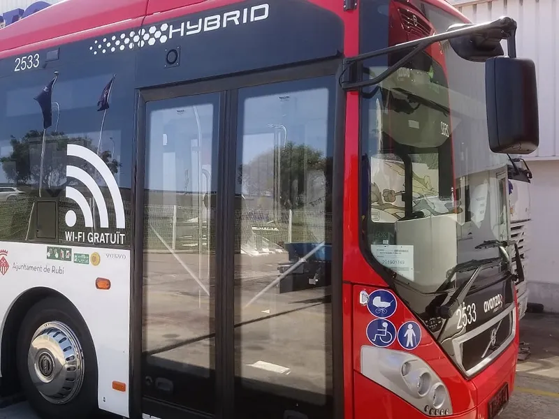 Rubí tindrà cinc autobusos híbrids nous