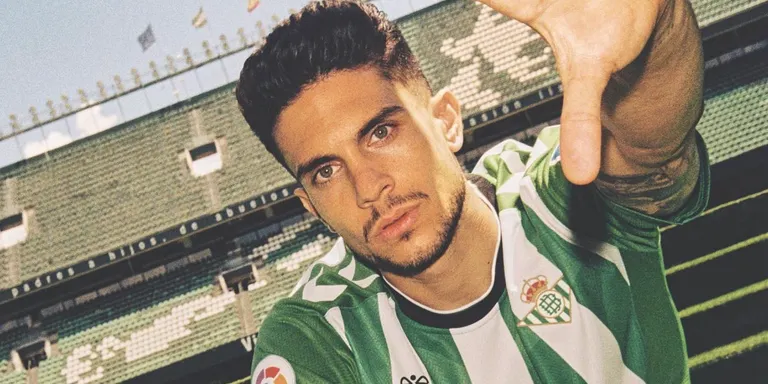 Marc Bartra presenta la nova samarreta del Betis