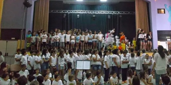 Aquest dilluns a la tarda d’Escola Municipal de Música i Mans per a l’Acció Solidària porten la cantata “El Saltacontes”
